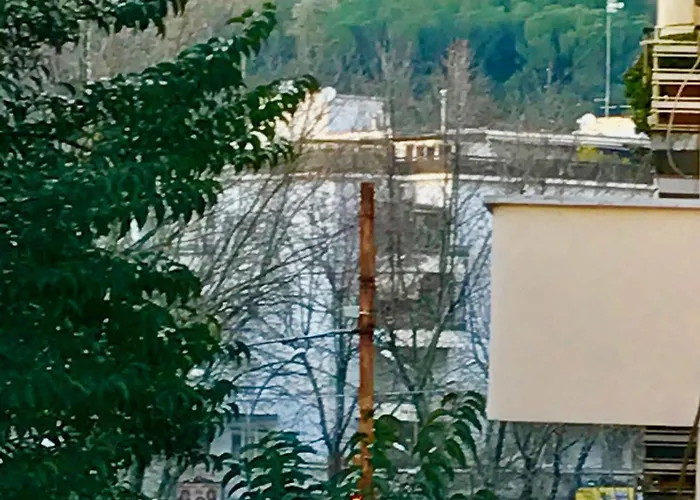 Pardis Hostel